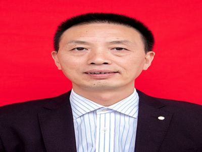 冉澤明：遠恒佳學校小學部副校長，高級教師，全國優(yōu)秀教師、全國新教育榜樣教師、重慶市骨干教師，榮獲重慶市美術優(yōu)質(zhì)課一等獎